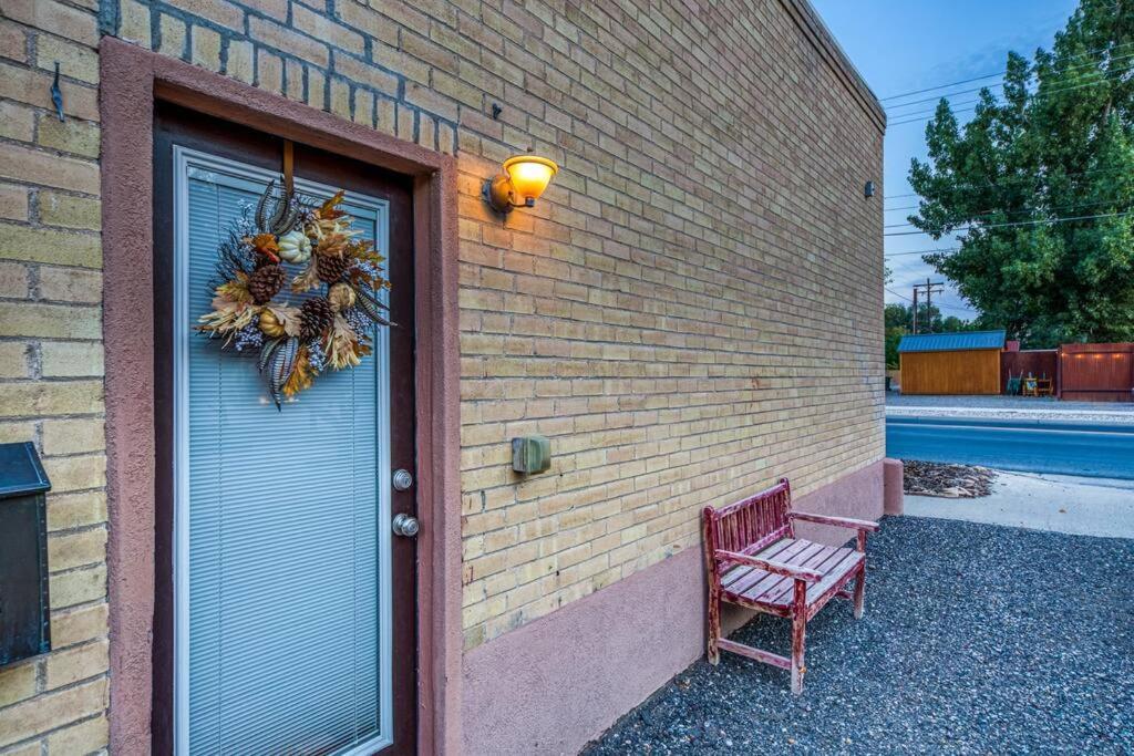The Lovemore Inn~Hot Tub~Cheerful Carriage Home Delta Exterior photo
